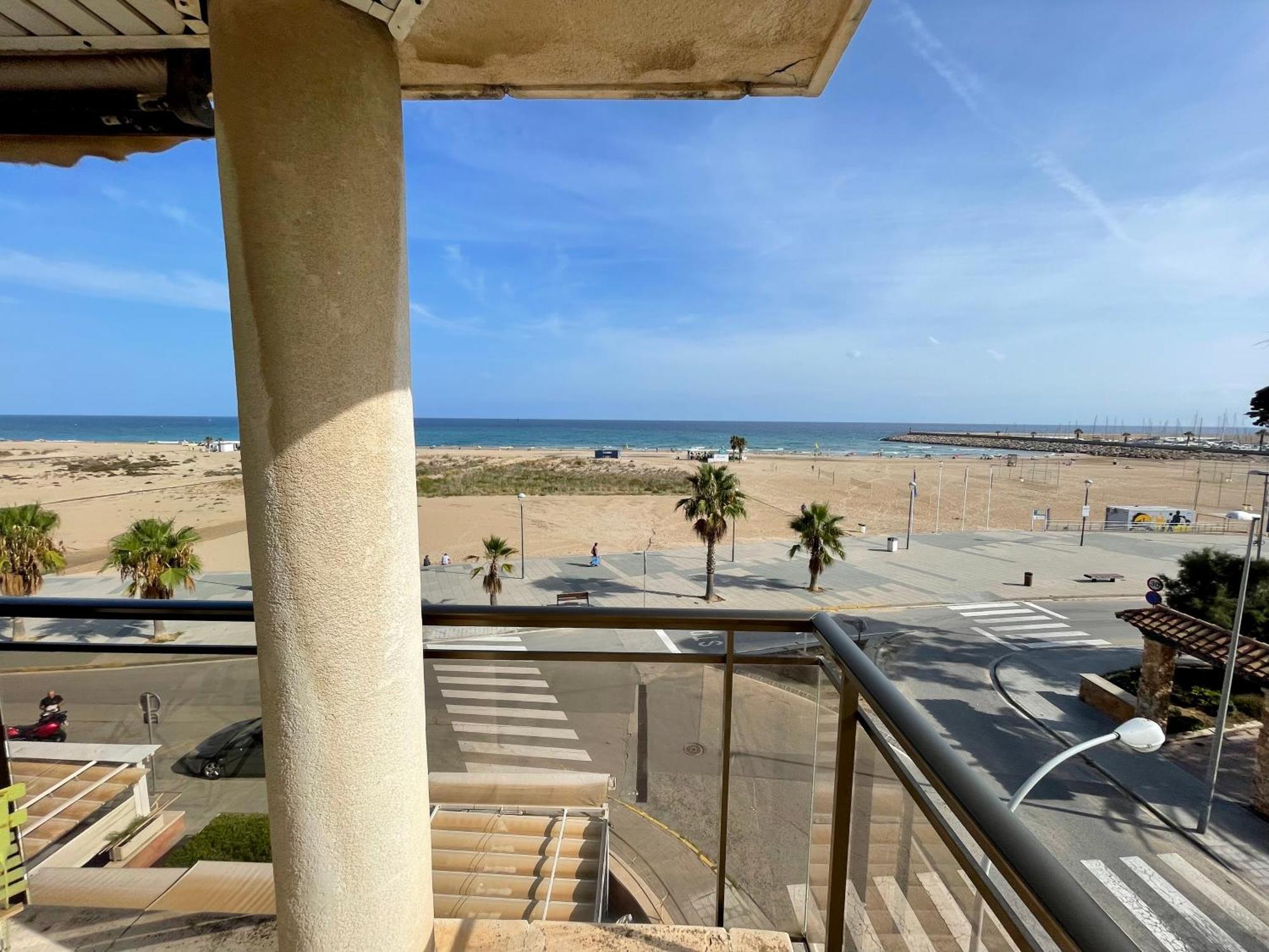 Con Garaje En Primera Linea De Playa Appartement Torredembarra