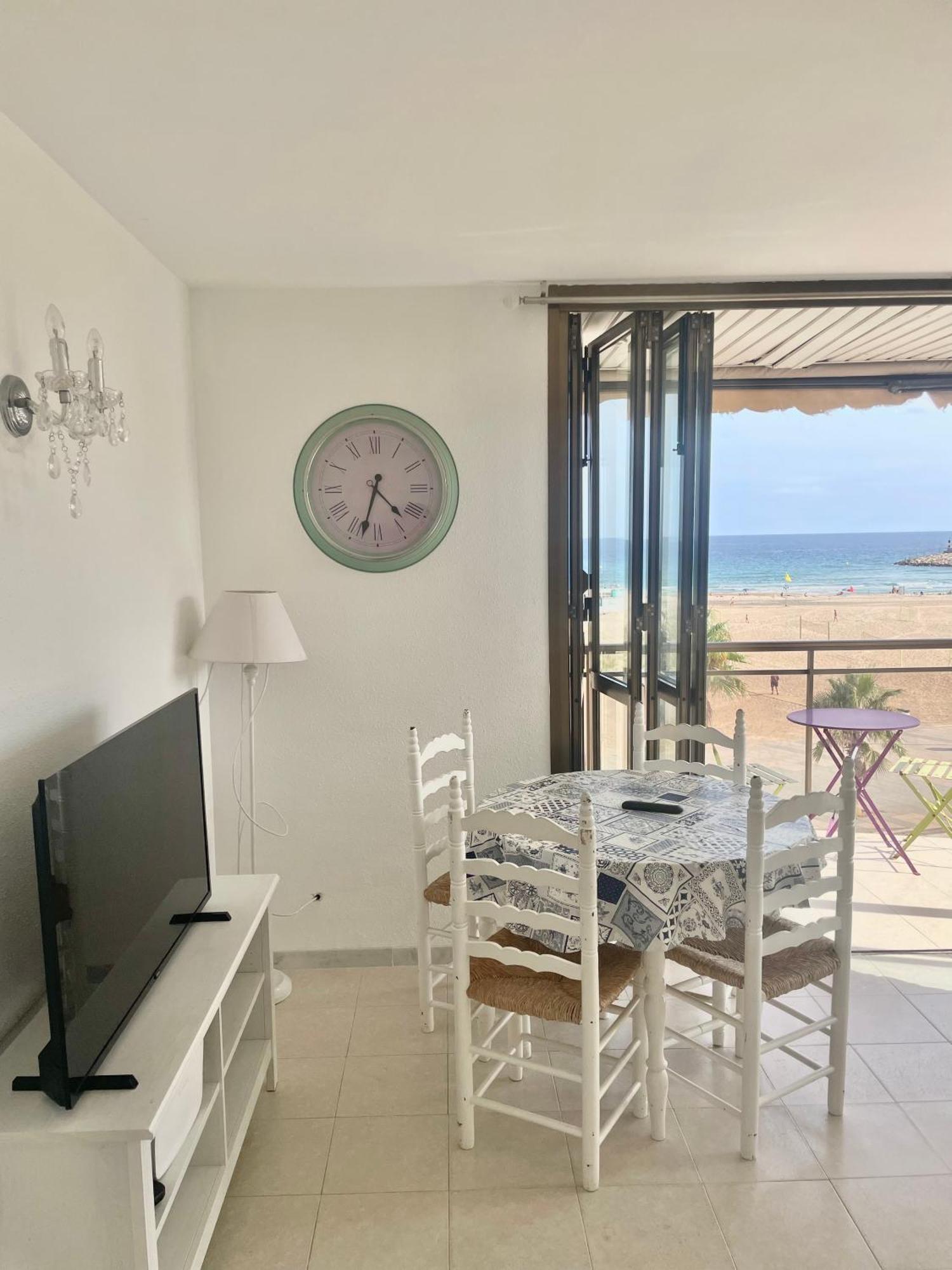 Con Garaje En Primera Linea De Playa Apartment